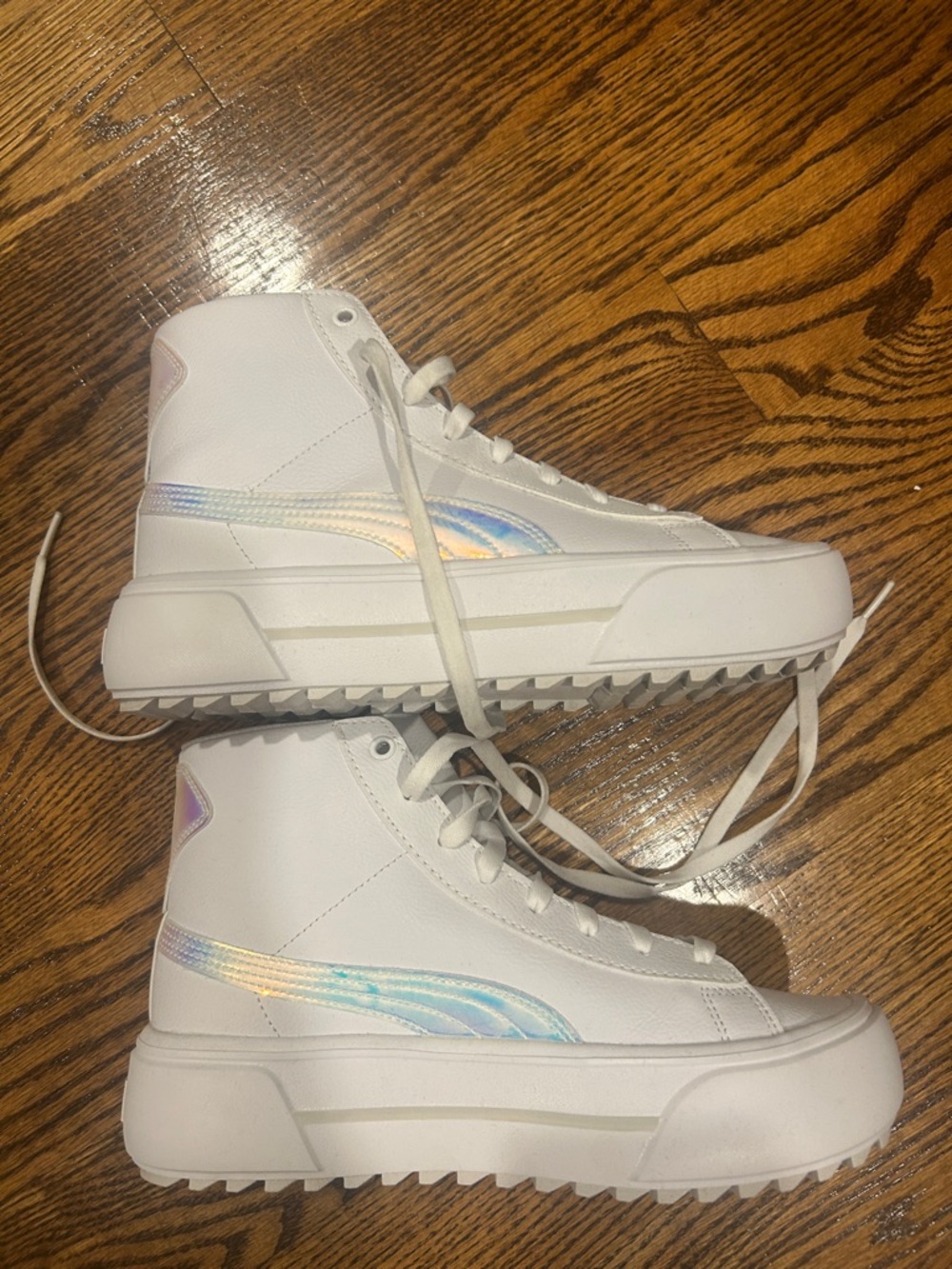 • Puma Kaia Sneakers •